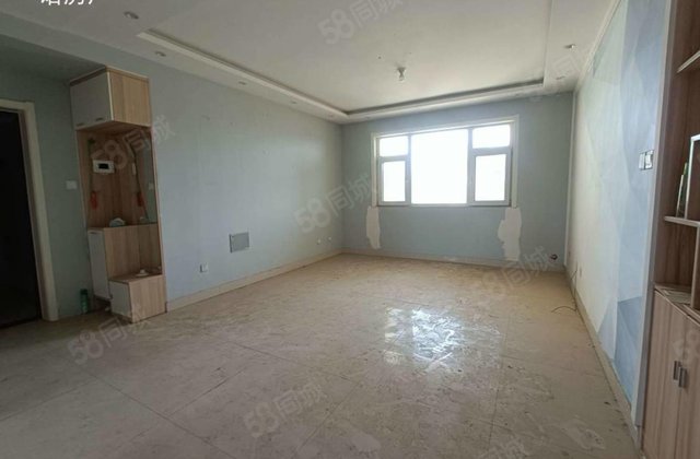 旅游度假区 装修好 房龄新 小三房 高楼层视野无遮挡 商品房