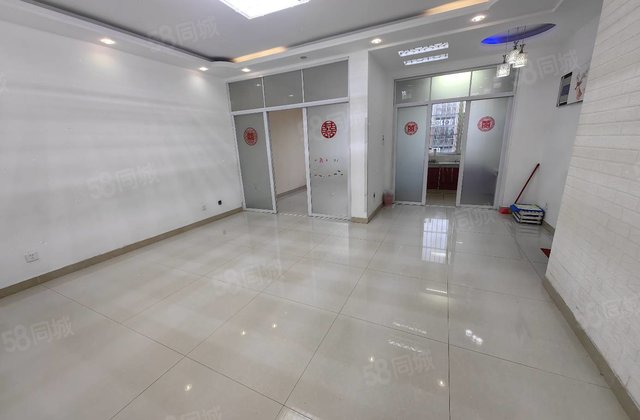 莲湖花园二期 多层地暖房 单价低 三室 精装 随时看阿卡万达