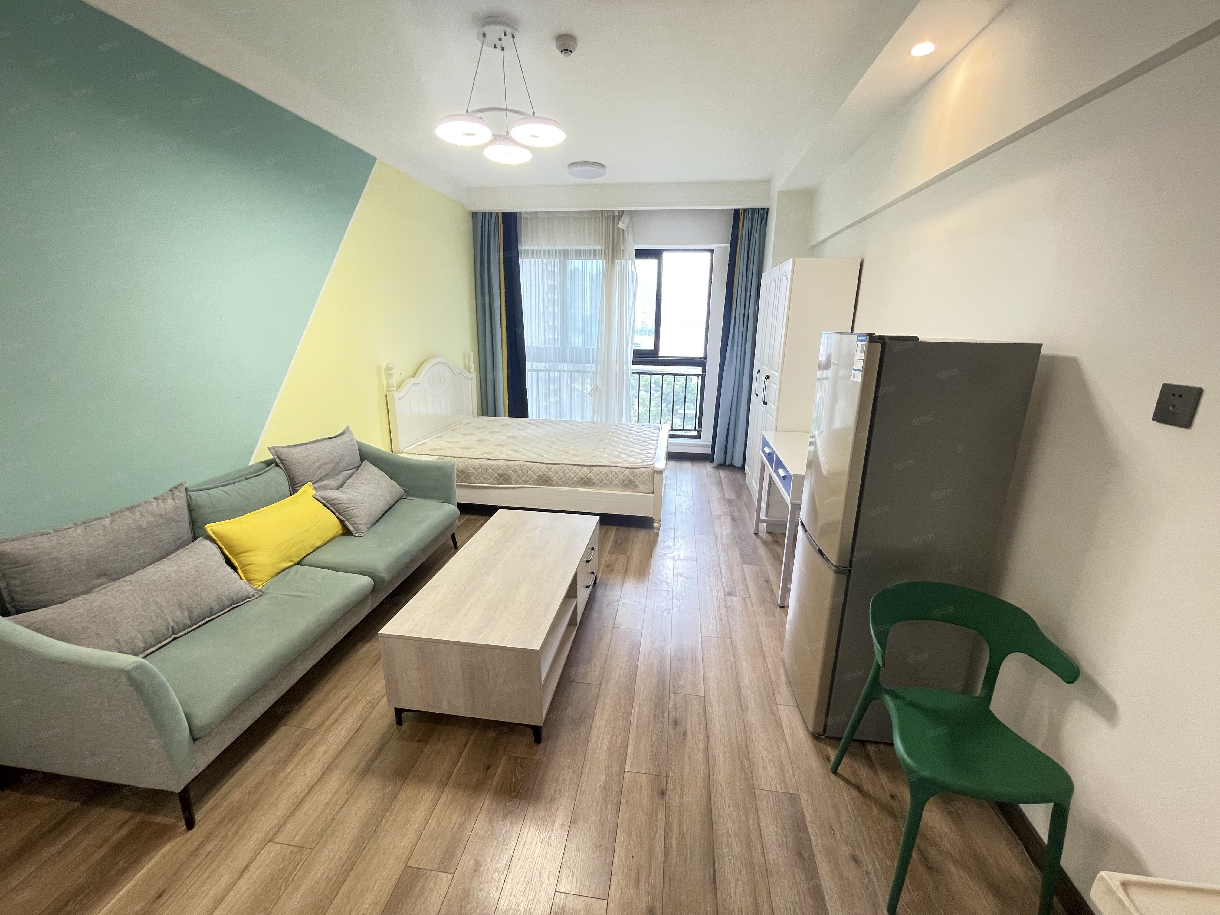 2450元/月03-23来自品牌公寓归来海伦国际  海伦国际(商住楼)4室1厅1