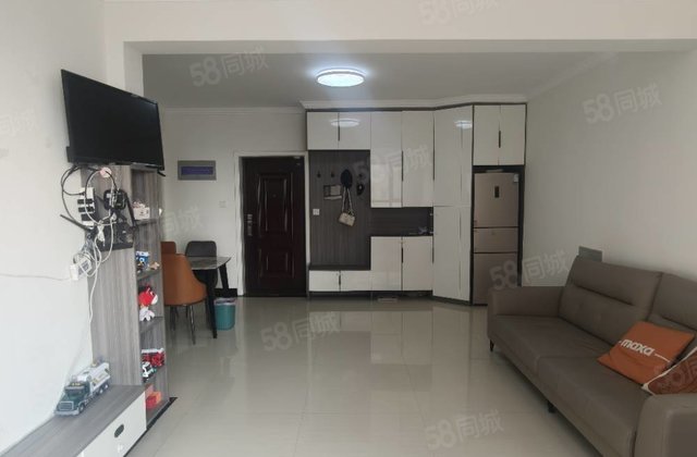 人民公园南邻 高档小区 新房 精装修 中间好楼层 带储藏室