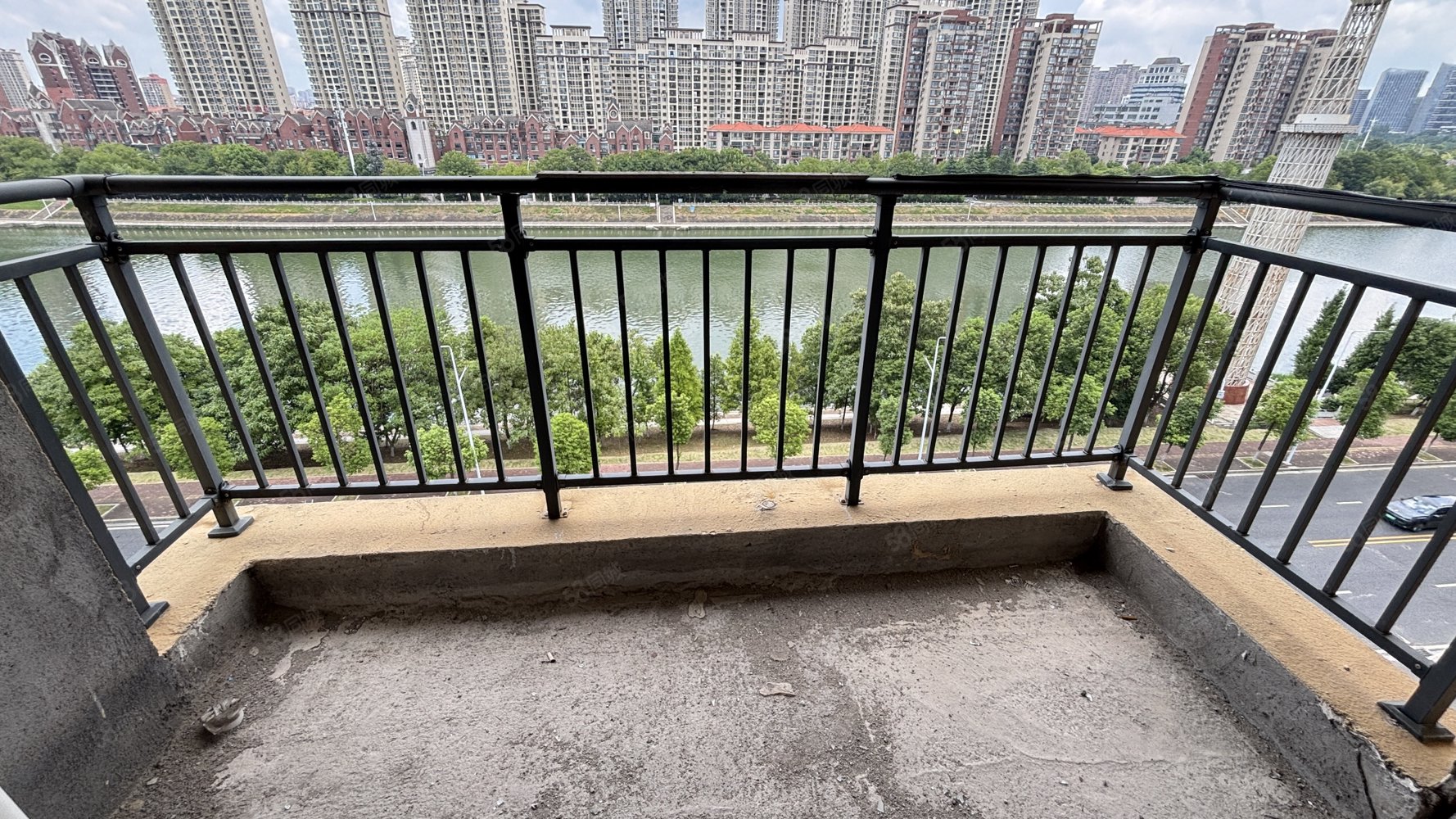 秀江印象7室2厅2卫270㎡南北150万