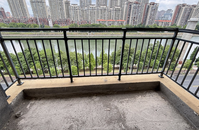 秀江印象7室2厅2卫270㎡南北150万