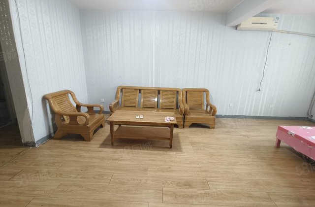 房东急售 香江孝心一楼 免大税。房东急售 送储 老实验