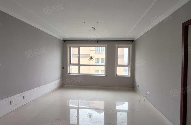 东昌路边上，单价6千三室双卫，装修新房未住，带地下室免大税