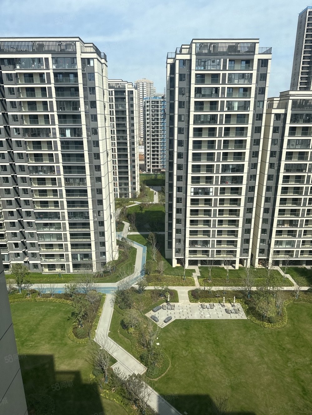 融创澜岸大观3室2厅2卫126㎡南北96.8万