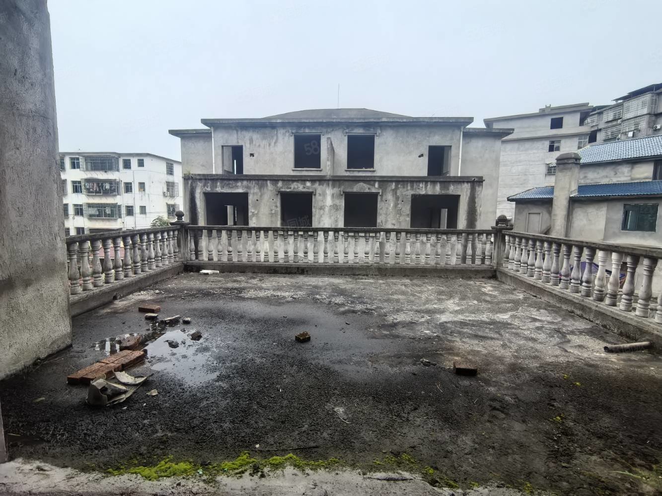 袁山西路别墅8室3厅3卫260㎡南北169万