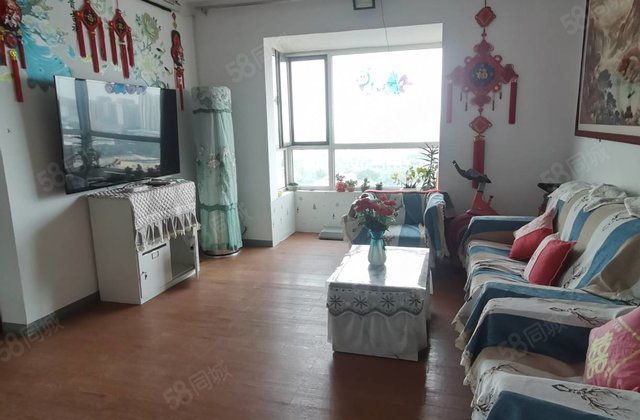 东昌东，三中，甲第，振华南邻 东昌丽都三室东边户 满五唯一