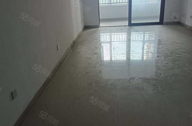 凤城前罗 次新房 有电梯 小三居 中间楼层采光好 产权清晰