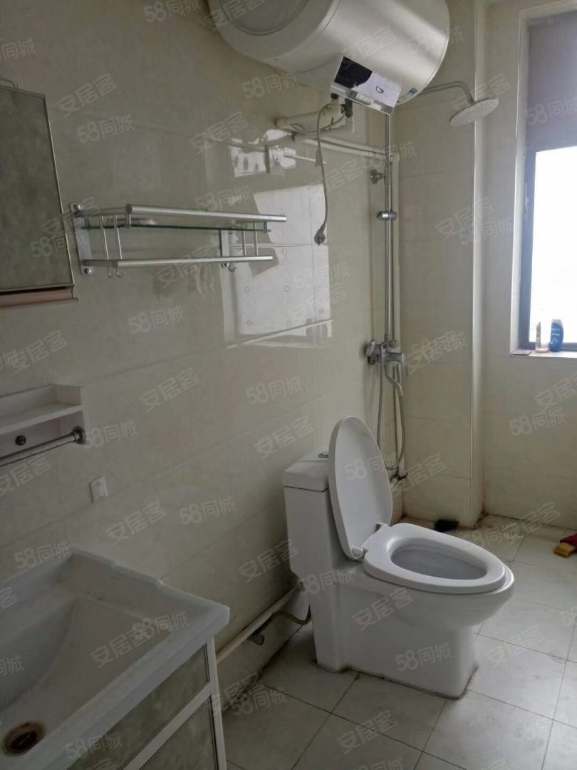 巨人印象小区4室2厅2卫134㎡南45万