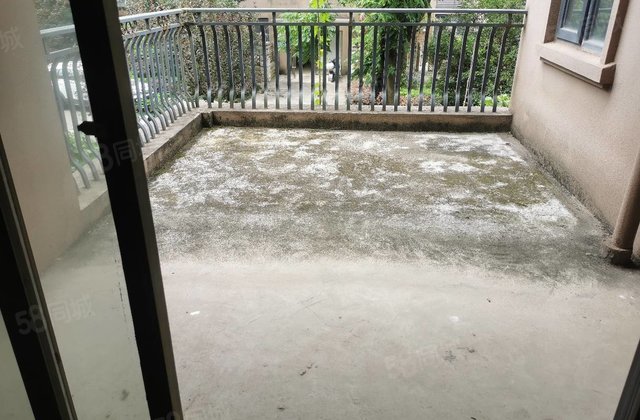 中铁龙盘湖世纪山水(公寓住宅)5室2厅147㎡108万二手房图片