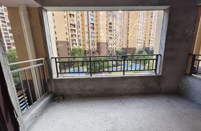 银泰红城(六七期)3室2厅129.43㎡79.8万二手房图片