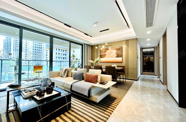 中国铁建花语云萃4室2厅135.68㎡275万二手房图片