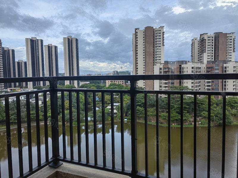 【10图】松山湖万科湖畔花园4房附赠全屋家私家电出售价格可谈,万科