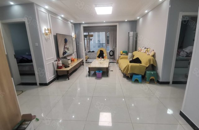 三叶草 二中南邻总高18层客厅朝阳精装修三室免大税带车位带储