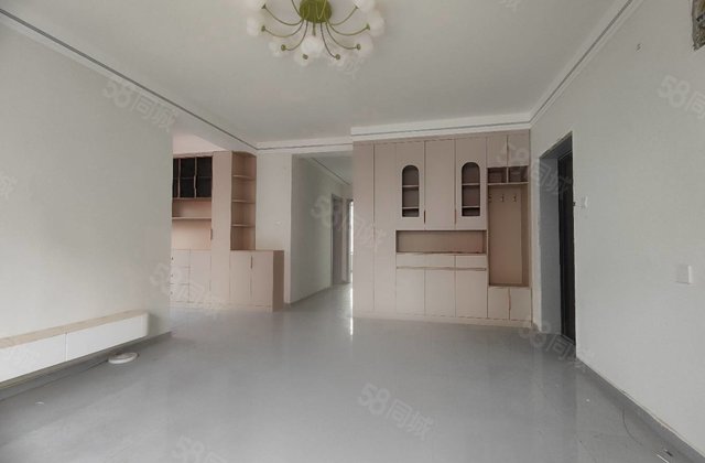 水晶城 三室  中间楼层采光好 精装修 急卖 随时看