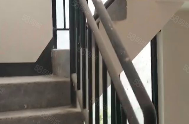 揽山墅5室2厅125㎡155万二手房图片