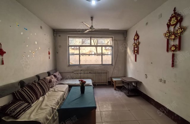 三中北邻孝心一楼带院纺织局家属院临近市医院，有钥匙随时看房