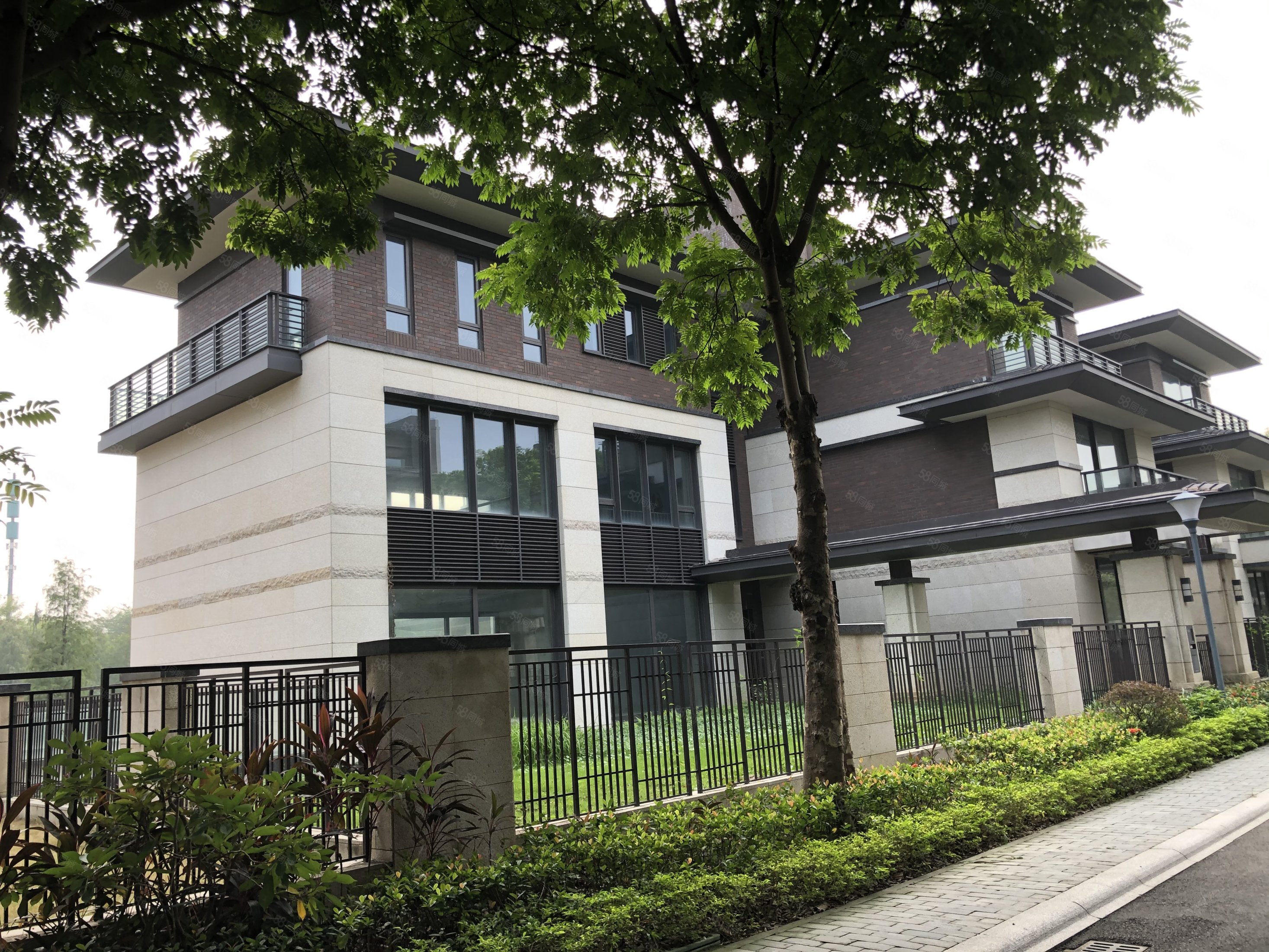 华侨城天鹅湖(别墅)7室2厅6卫1888㎡南7500万