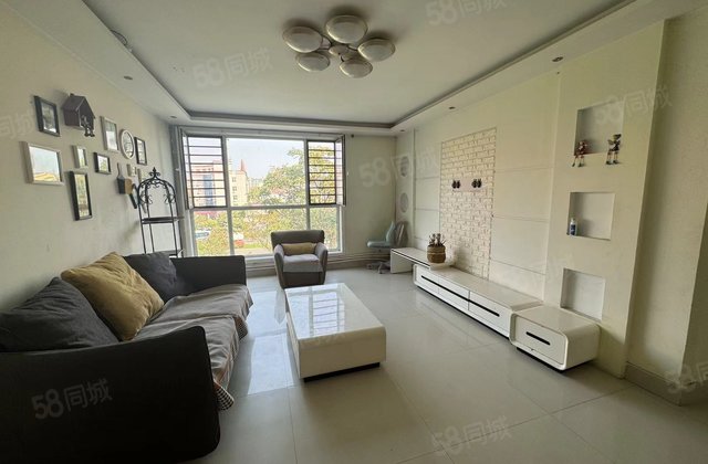 凤凰新城(东区) 中间好楼层 出行方便 正南朝向 小三房