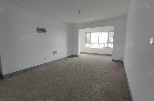 东昌本部新房未住带车位储藏室三叶草户型