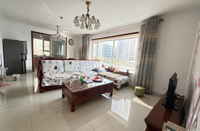 昌润莲城瑞和园，带车位带储藏室东边户好楼层全明户型