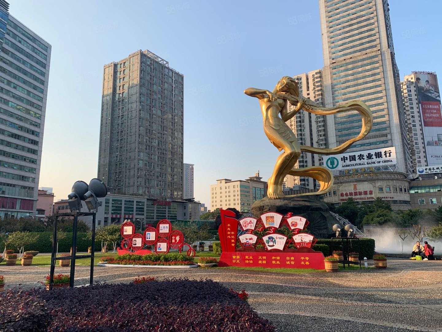 五一商圈九龙仓国金中心旁芙蓉广场地铁口中天广场五一大道