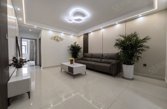 秀水苑   精装修  未入住   免大税   紧邻湖边 钥匙