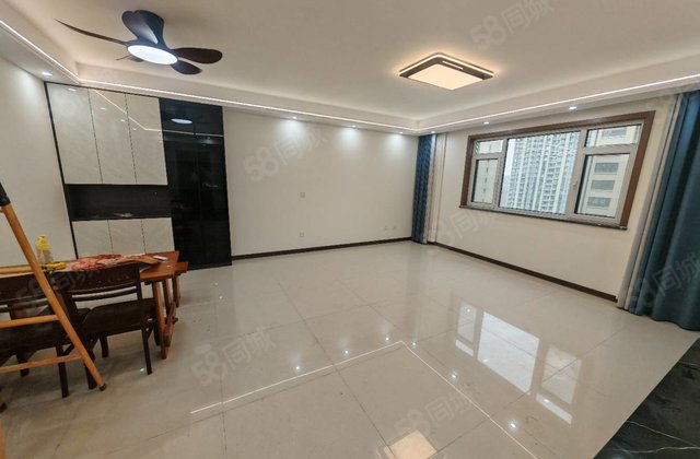 新一中外国语，民生凤凰城壹号院南邻急售大三居，随时看房。