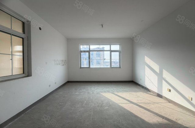香江别墅(公寓住宅)4室3厅222.73㎡560万二手房图片