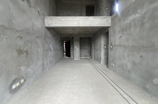 坤泰中央名门4室3厅200㎡99.8万二手房图片