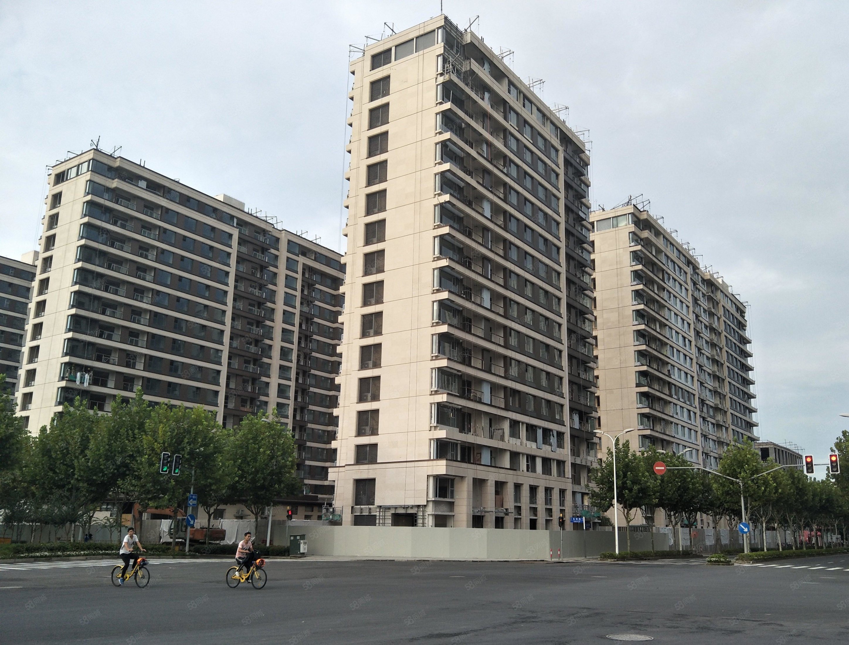 专注前滩中粮前滩南北通透板式三房,精装修税费低业主诚售