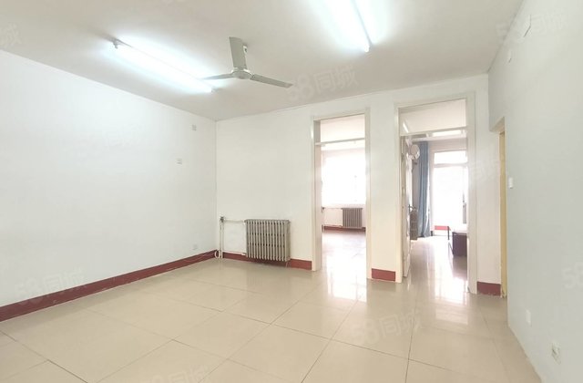 昌润路     柳泉花园 3楼 三室 50来万 急售 有钥匙