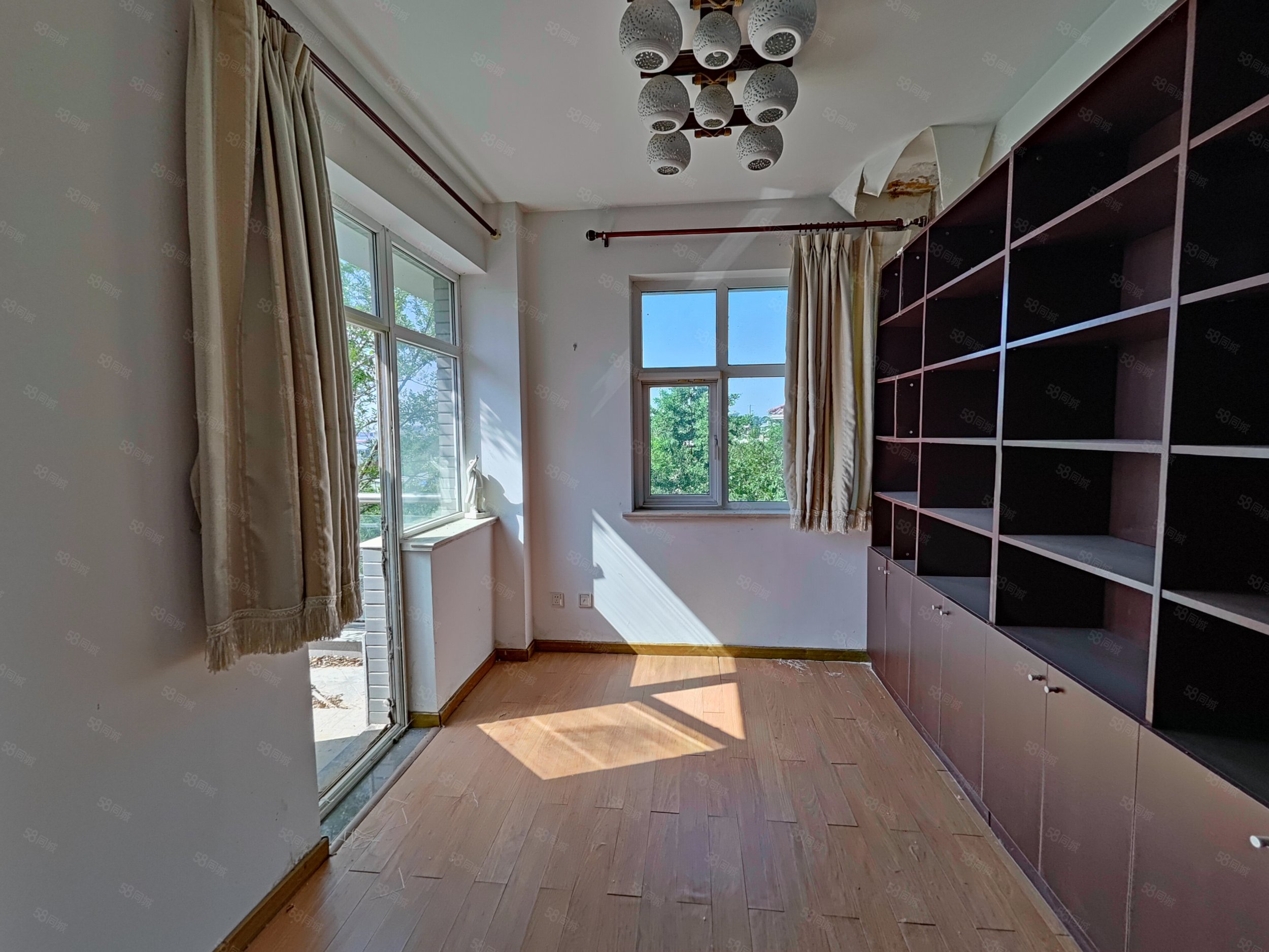 鴻翔花園(別墅)6室4廳5衛(wèi)320.15㎡南北780萬