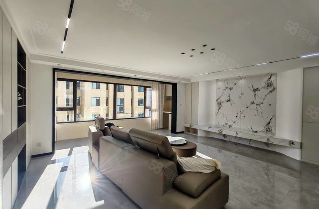 绿地斐勒公馆2室2厅2卫120㎡南北79万