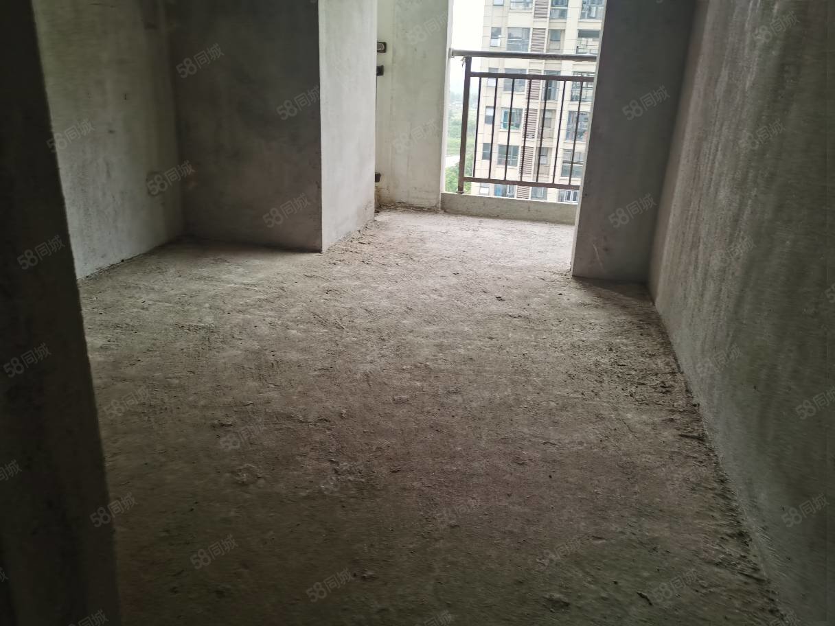 江旅翰林苑4室2厅2卫128.3㎡南北93万