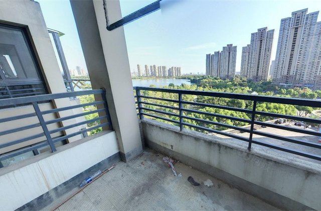 6分盛世汉居158万14906元/㎡龙湾府 222万的双老实验 全新毛坯