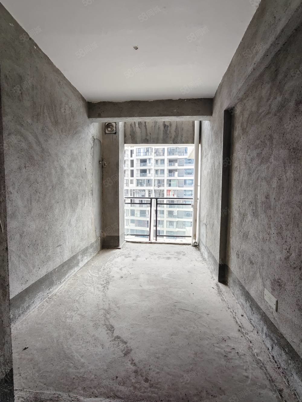 德和领秀广场4室2厅1卫140㎡北122.9万