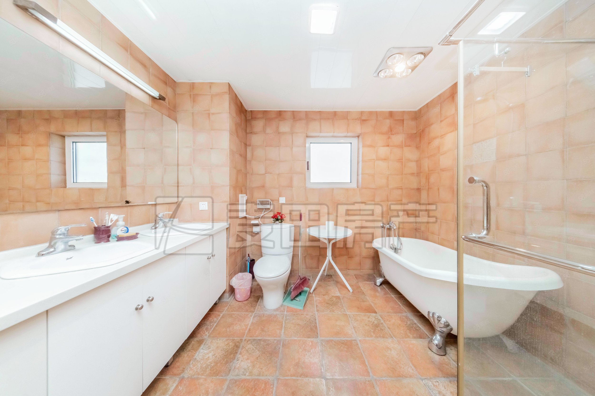 雪梨澳鄉(xiāng)(別墅)4室2廳3衛(wèi)185.04㎡南北1430萬