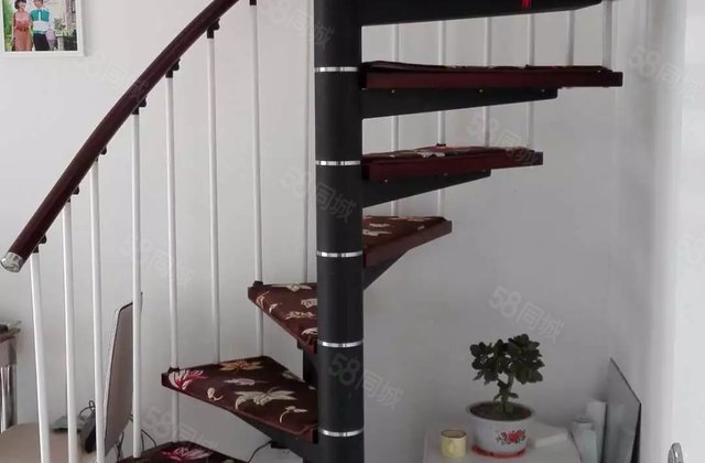 荣盛阳光逸墅3室2厅1卫高层电梯房,精装修，送车位