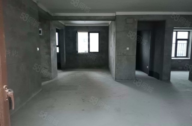 爱巢天润公馆4室2厅137㎡79.8万二手房图片