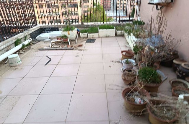 带院     复式89万老文轩外国语一个路口停车方便裕昌文轩