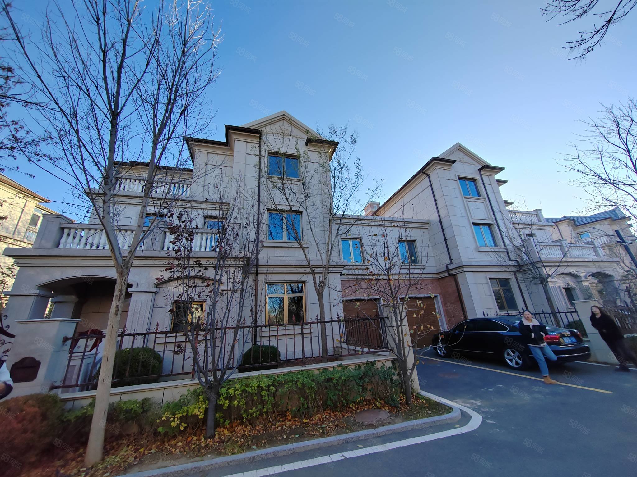 拉斐水岸(别墅)5室3厅3卫346.37㎡南北540万