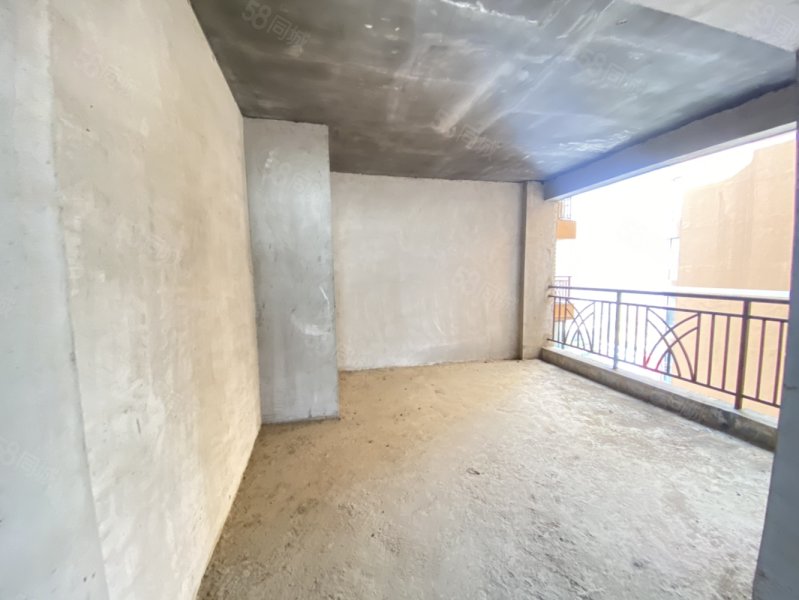 俊逸江山4室2厅2卫153㎡东西71.8万