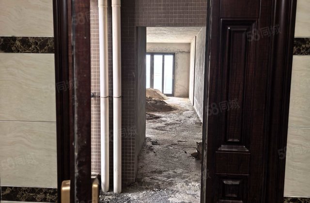 恒隆新城3室2厅127.57㎡61万二手房图片