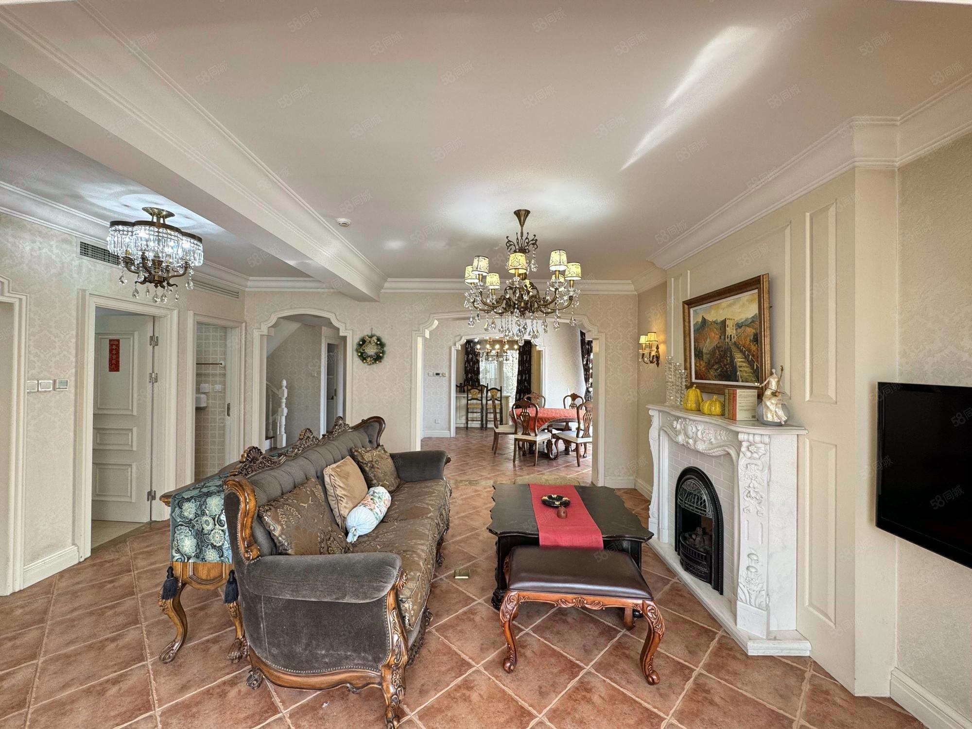 澳景園4室3廳5衛(wèi)365.66㎡南北1700萬(wàn)