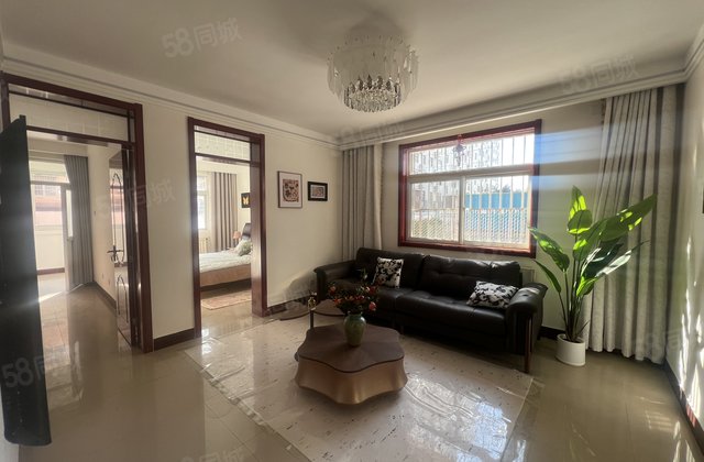 湖边 汇金街 边户 一楼带院子 价格可议价格可议带家具家电