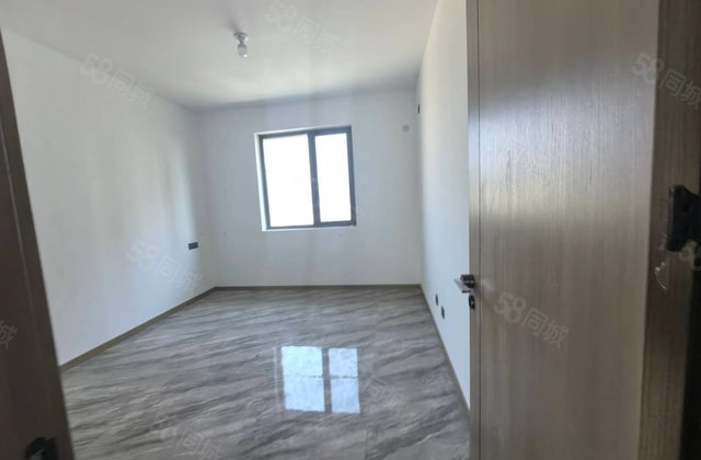 学府印象，新房未住送车储藏室，三叶草户型，共18层