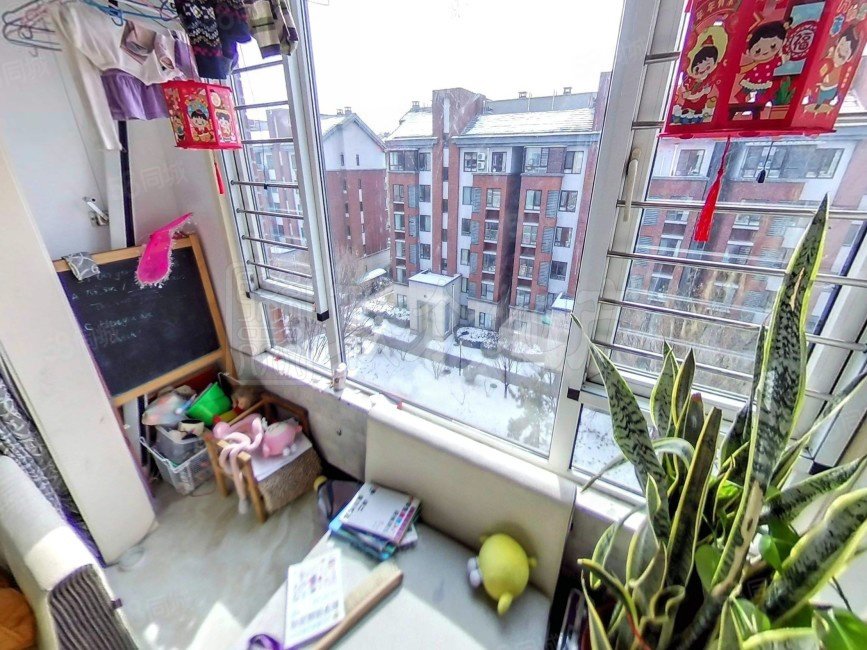 首地浣溪谷3室2廳1衛(wèi)93.63㎡南北260萬