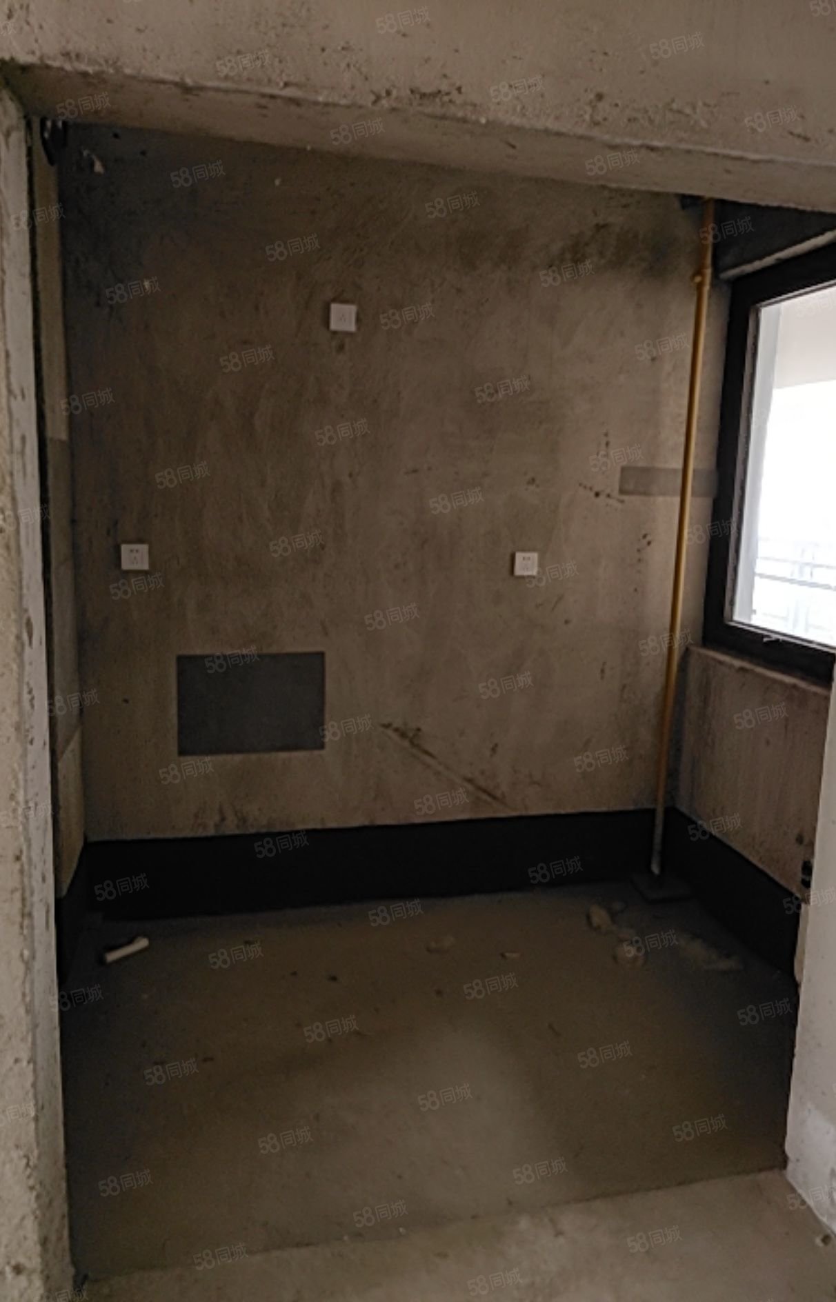 邦泰江山印3室2厅1卫92㎡南60万