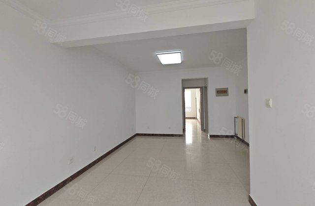 精装三室 带电梯 停车方便 南北通透  中间好楼层